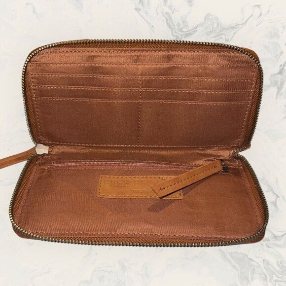NWT Free People Wallet Brown Distressed Vegan Wristlet Strap Zip Closer Clutch - Picture 3 of 4